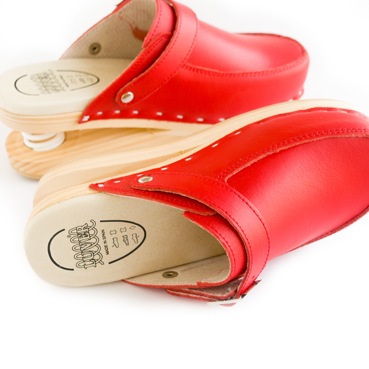 ZUECOS CON MUELLE Y HEBILLA EN ROJO - Imagen 3