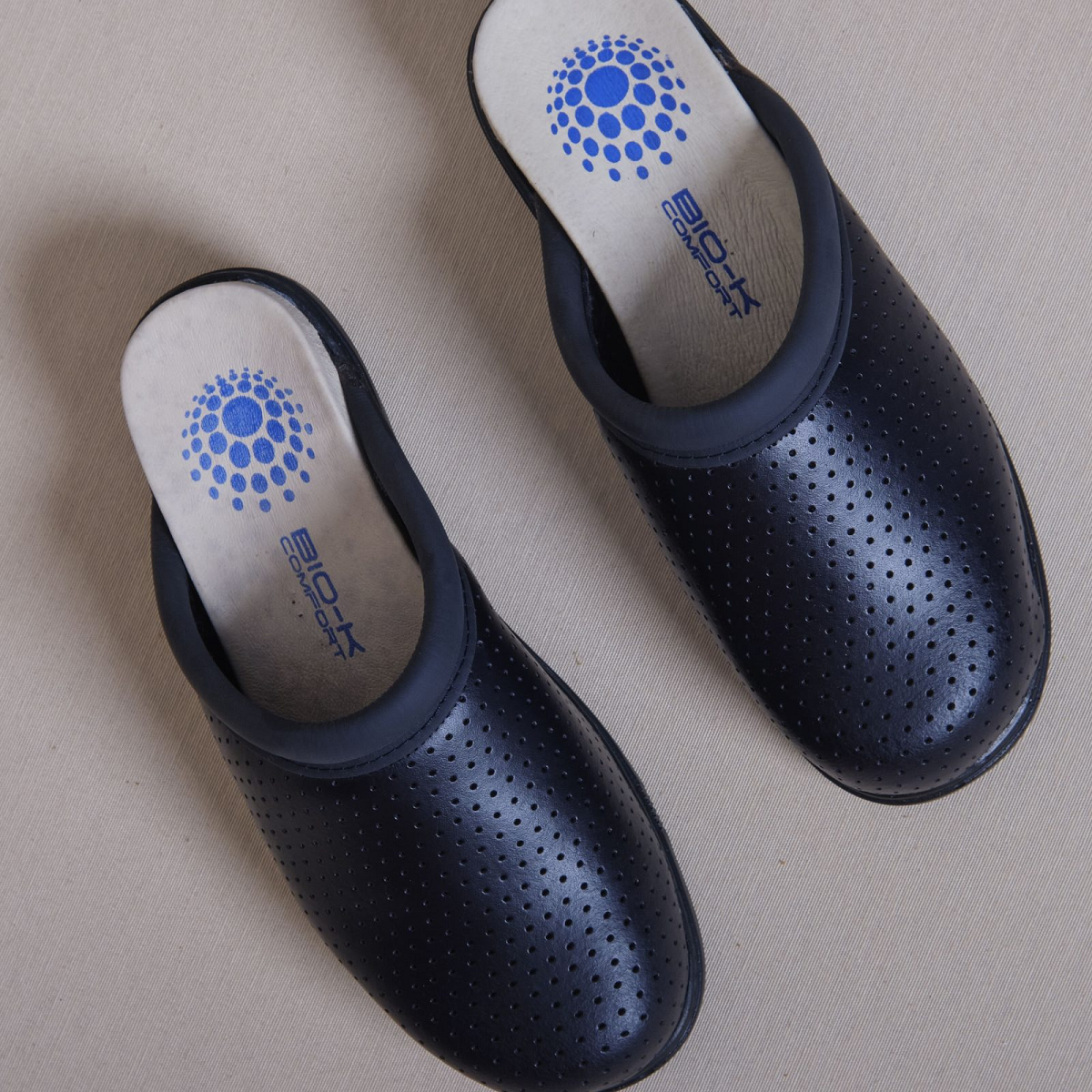 ZUECO SANITARIO ERGONOMICO BIO-K NEGRO - Imagen 3